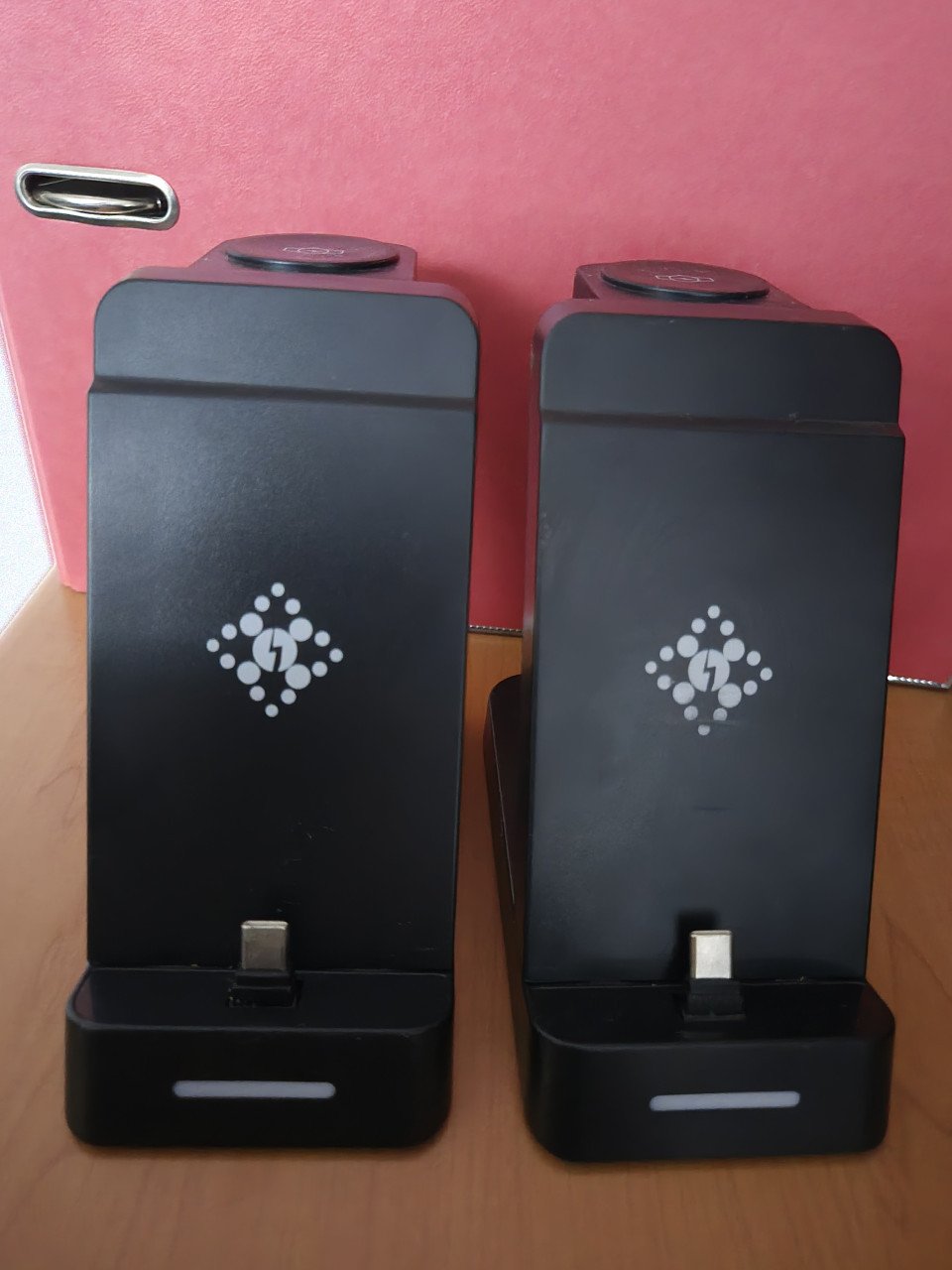 3-in-1 laadstation voor SmartWatch en telefoon en headset. Set van 2 stuks