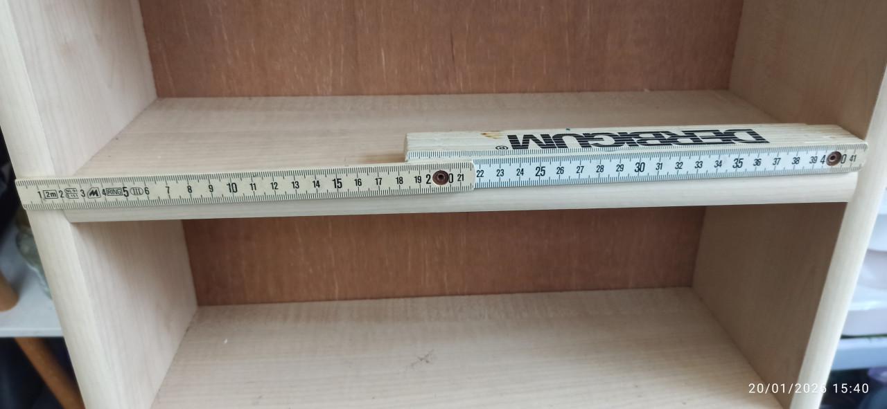 Stevige rek, diepte 15 cm, zie foto's voor hoogte/breedte