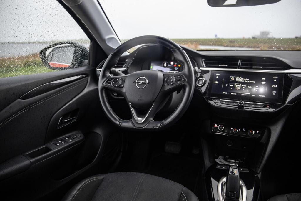 Opel Corsa 1.2 turbo automaat / carplay / camera / dealer auto