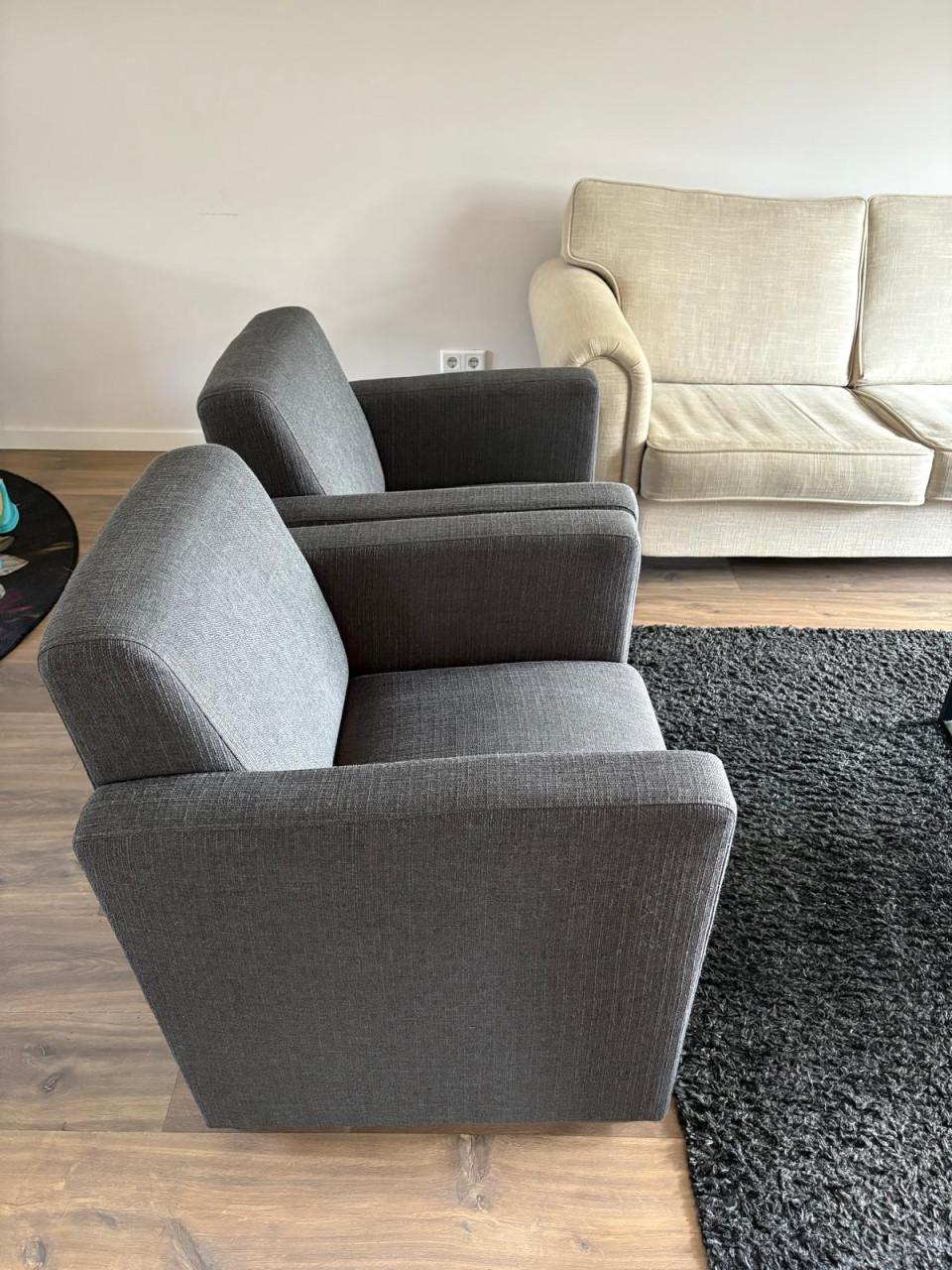 Bank + 2 fauteuils + salontafel + vloerkleed