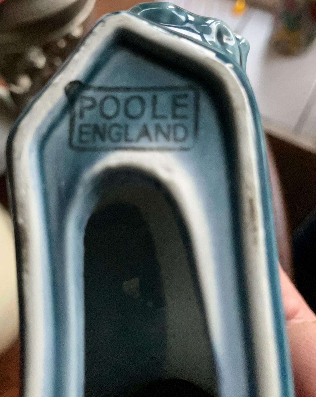 Dolfijn, Poole pottery.