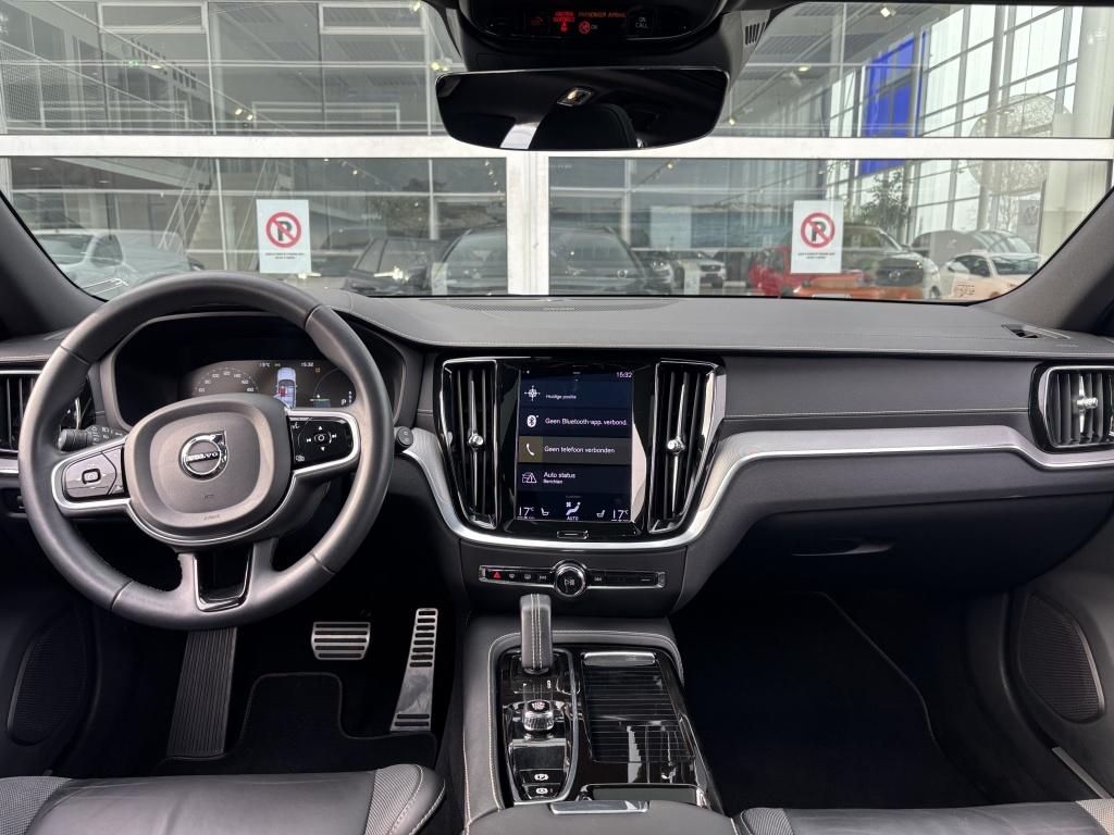 Volvo V60 t6 398pk recharge r-design| panodak| adap.cruise| camera| awd