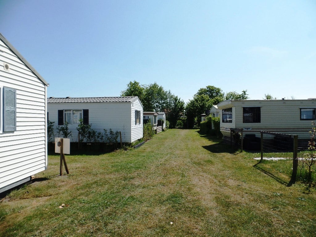 Keurig chalet met middenkamer op kavel camping nabij Grevelingenmeer