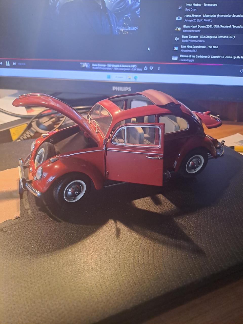 Vw kever met schuifdakje ,1:18