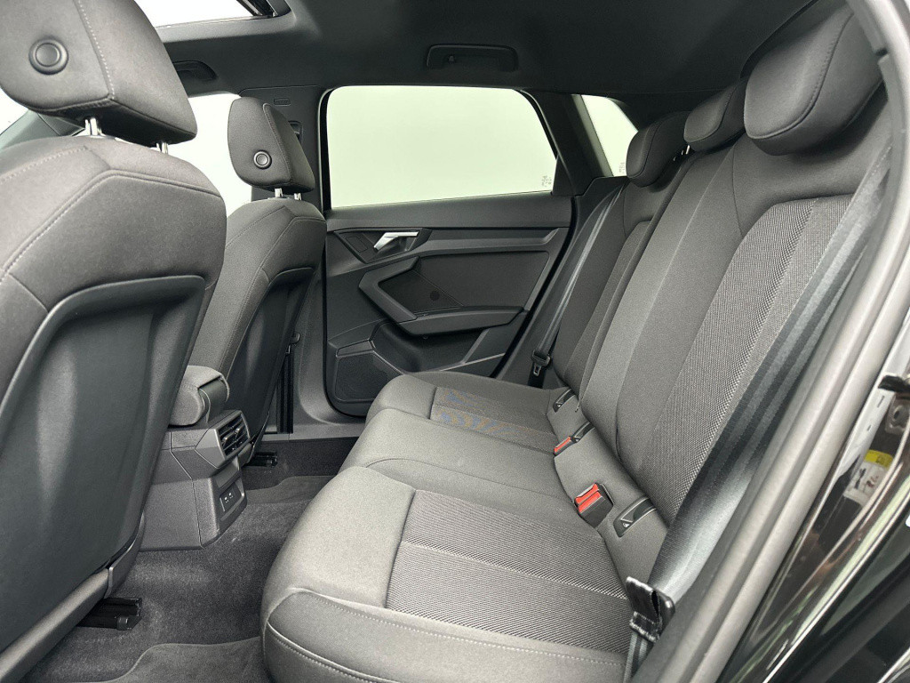 Audi A3 sportback 40 tfsi e s-line pano matrix camera acc lane