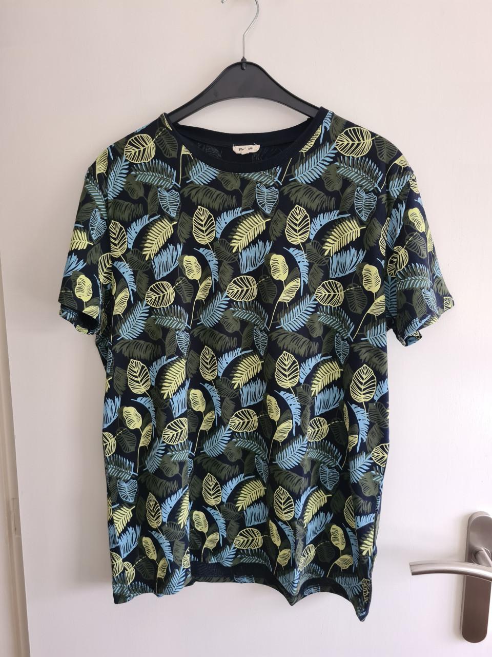 Madness donker blauw / blauw / okergeel print Tshirt Maat XL