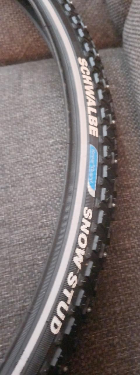 Zie foto, s Nieuwe schwable snow stud buitenbanden.