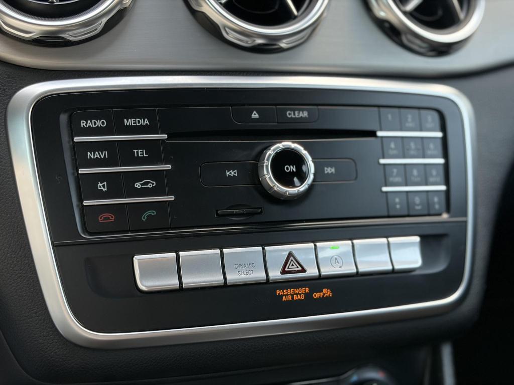 Mercedes-Benz Gla-klasse 180 business solution amg