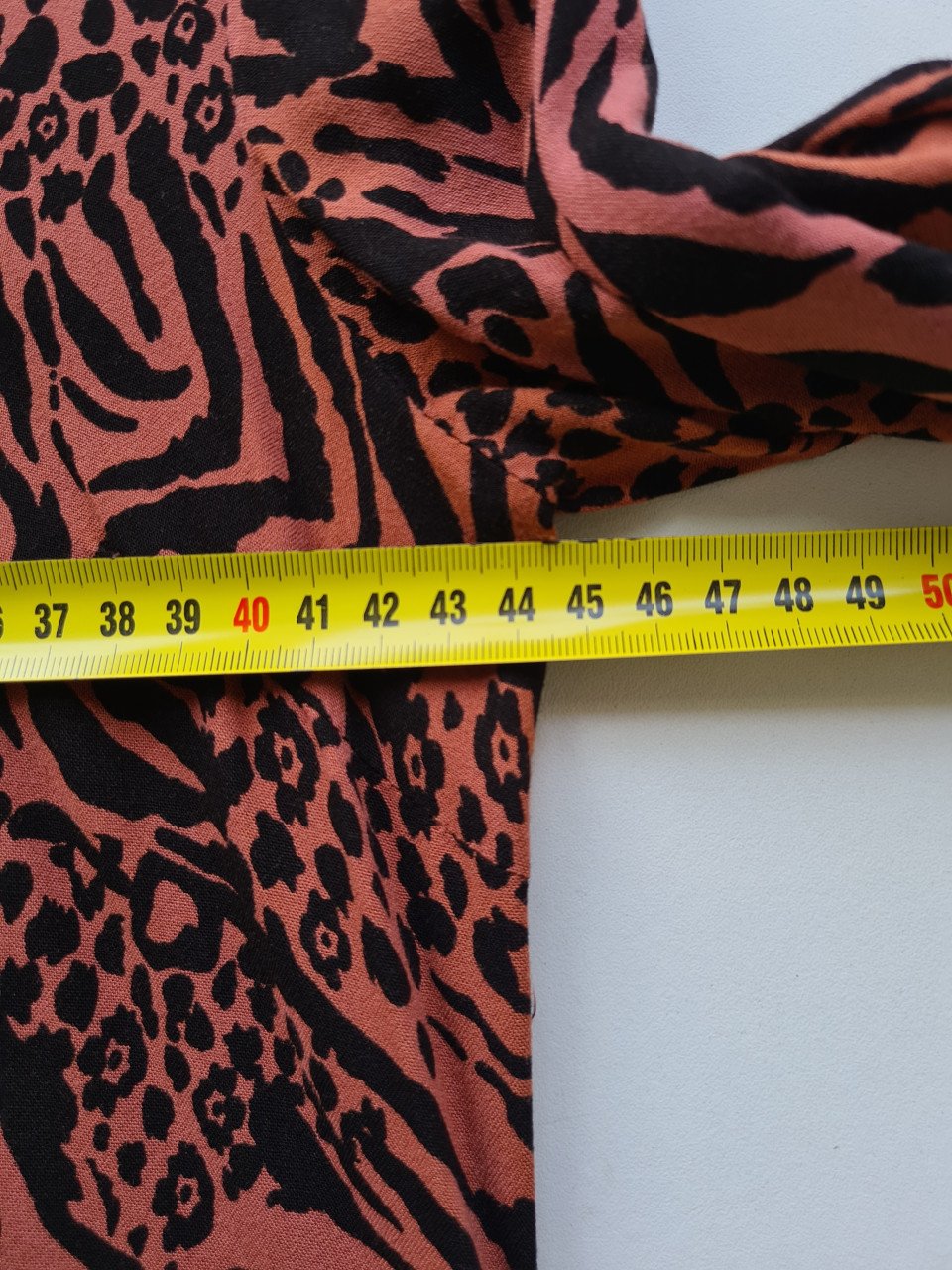 Roest bruin / zwart maxi jurk van Pieces Maat M