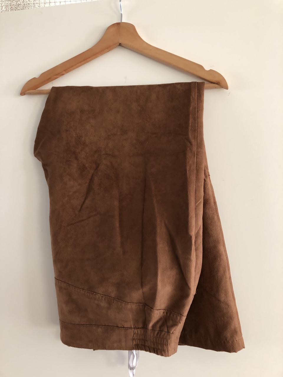 Te koop mooi suede setje.(z.g.a.n.).