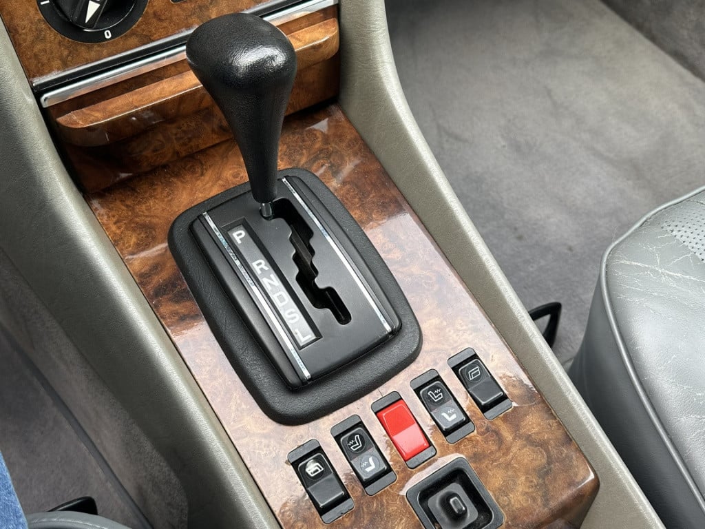 Mercedes-Benz Sl 280 sl i automaat i hout inleg i kroonkurk velgen i airco 