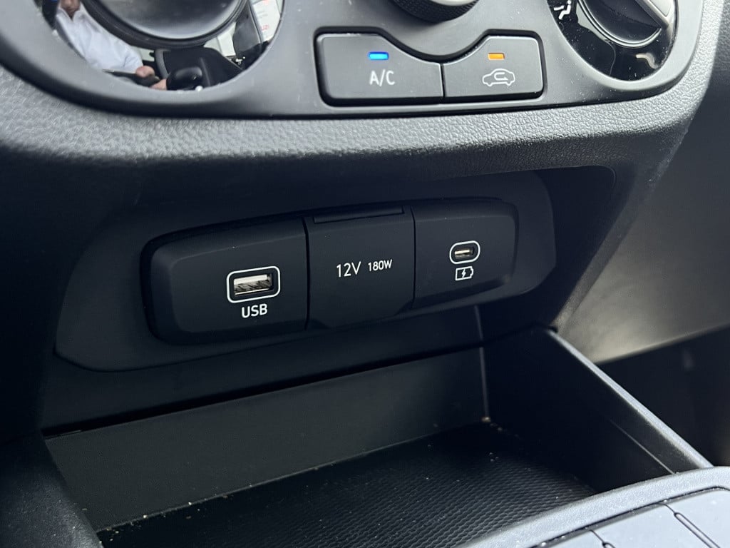 Hyundai I 10 1.0 comfort | camera | cruise control | two tone | apple/ andr