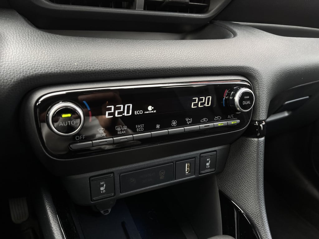 Toyota Yaris 1.5 hybrid executive | carplay | navi | stoelverw. | acc