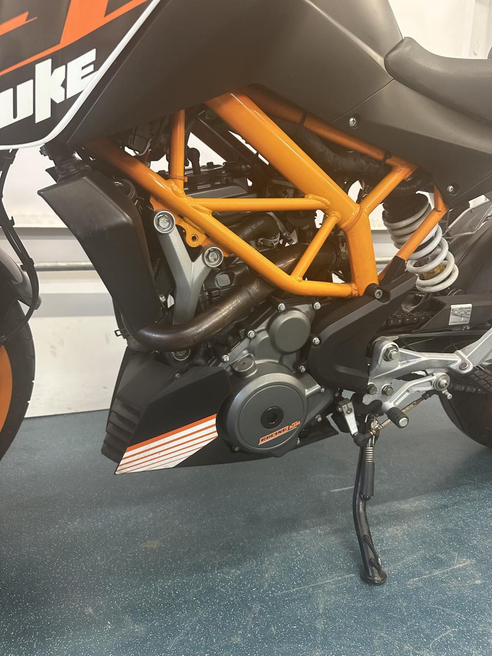 KTM 390 Duke 2013, bijzonder lage km stand