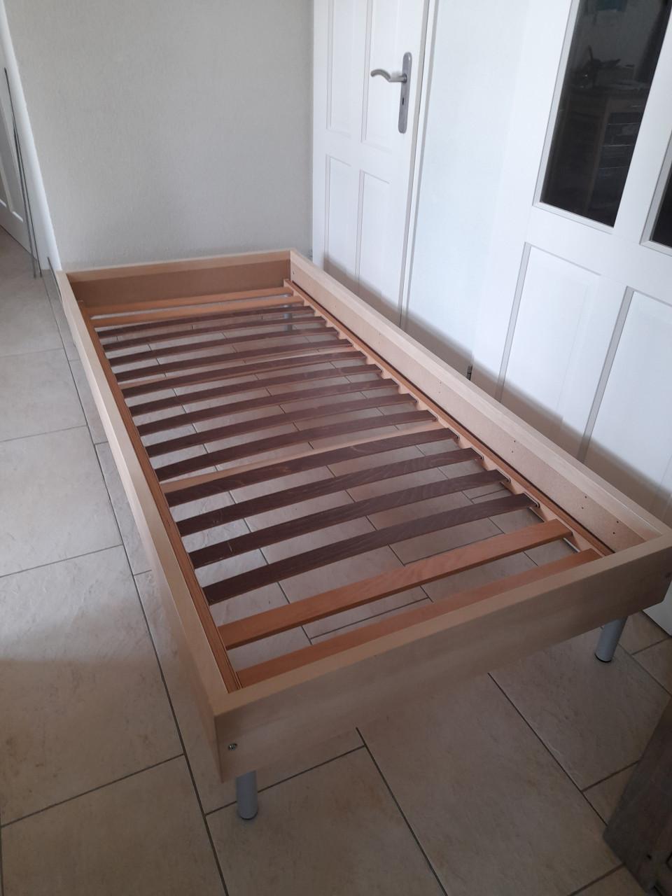 1 persoons bed 90 x 200 (in goede staat )