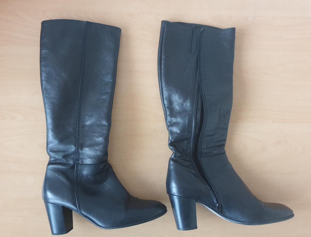 Dames laarzen, zwart, leder, i.z.g.st.