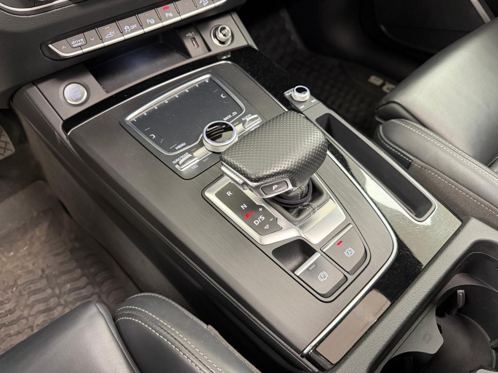 Audi Q5 55 tfsi e quattro competition | quantumgrau | panoramadak | massage