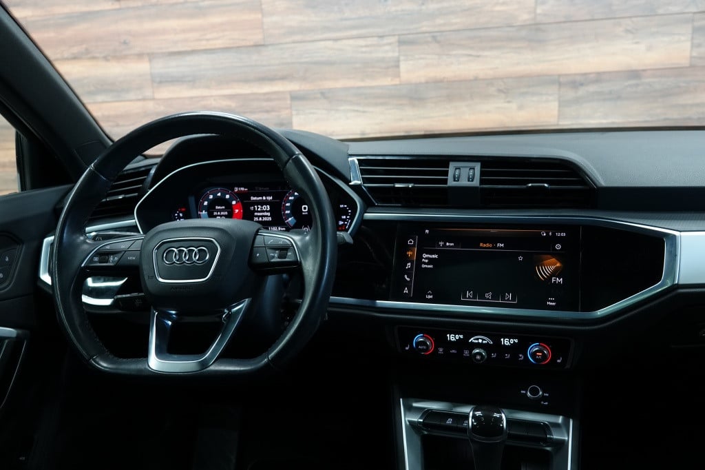 Audi Q3 35 tfsi pro line | pano | matrix | maxton | camera |
