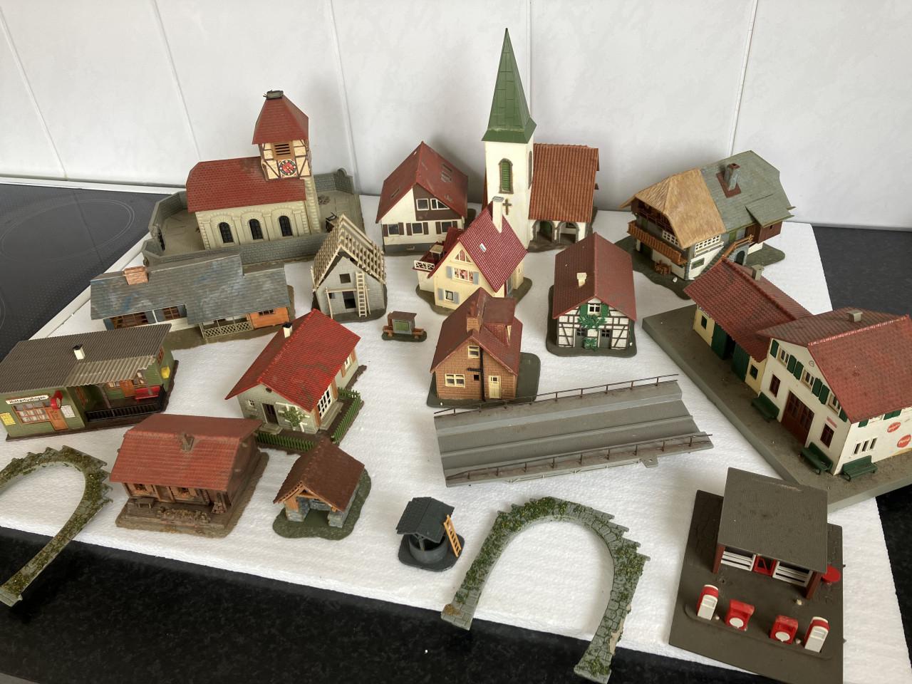 Verzameling modelspoorhuisjes HO