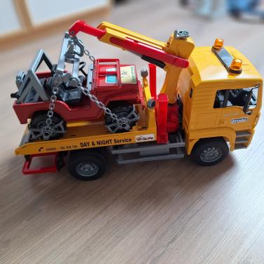 Bruder MAN TGA takelwagen met Jeep