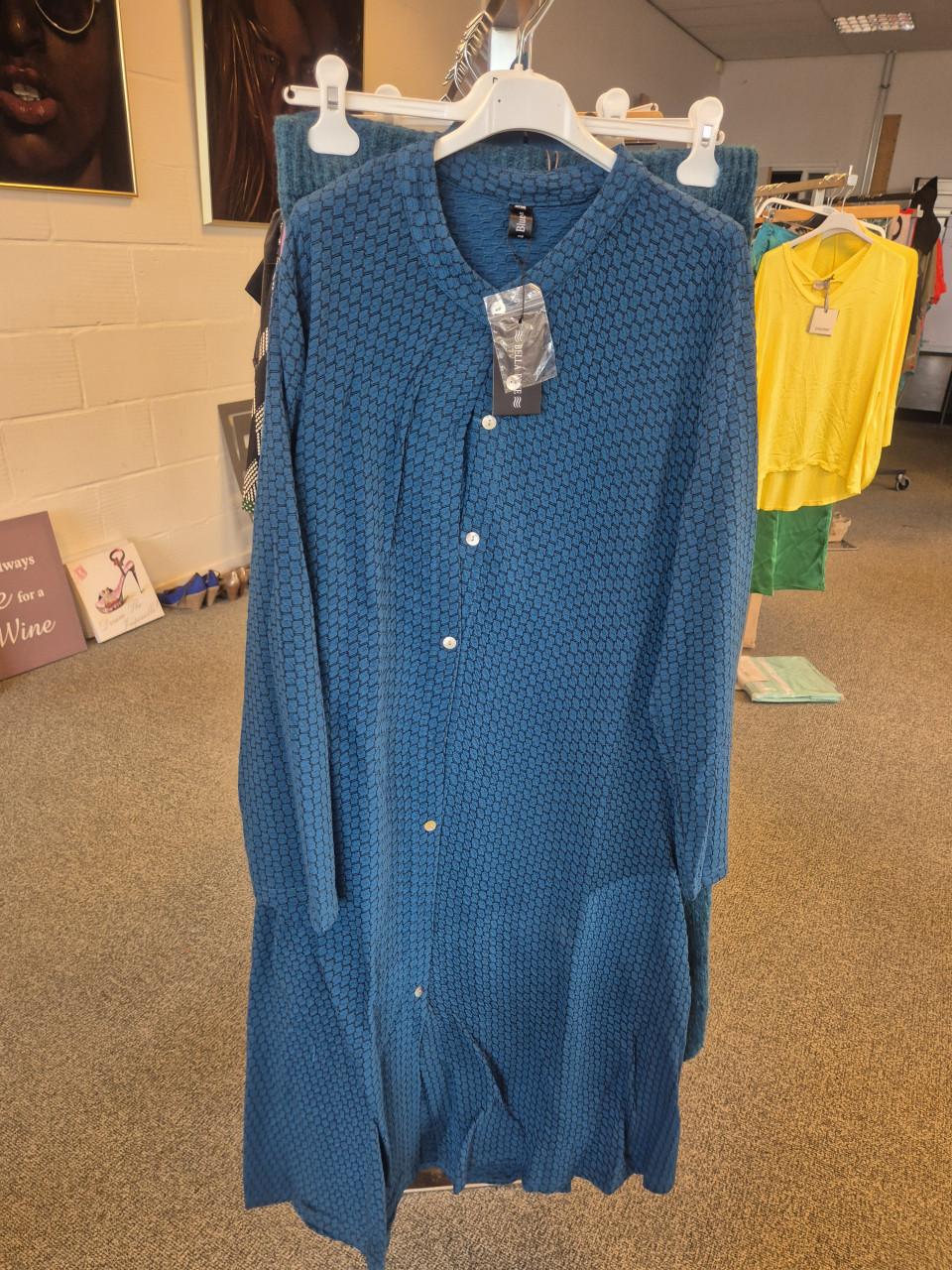 Partij nieuwe dameskleding