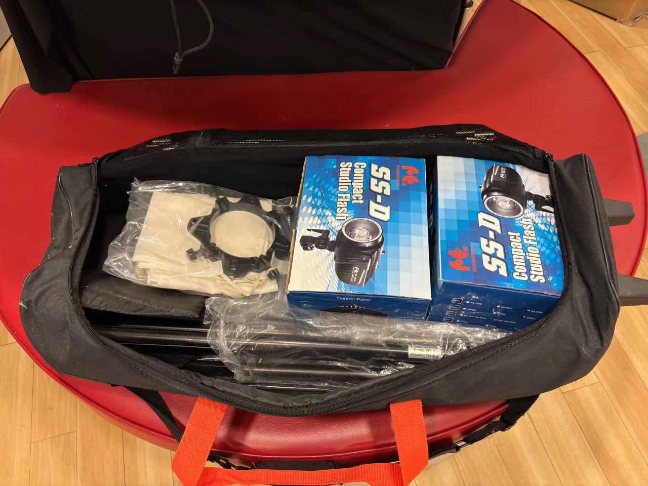 Falcon Eyes Studioset 2x studioflitsers 150w en achtergrond