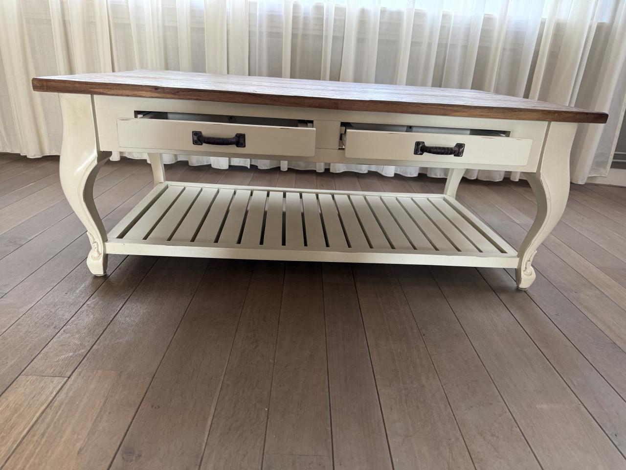Salon tafel wit met houten bovenblad
