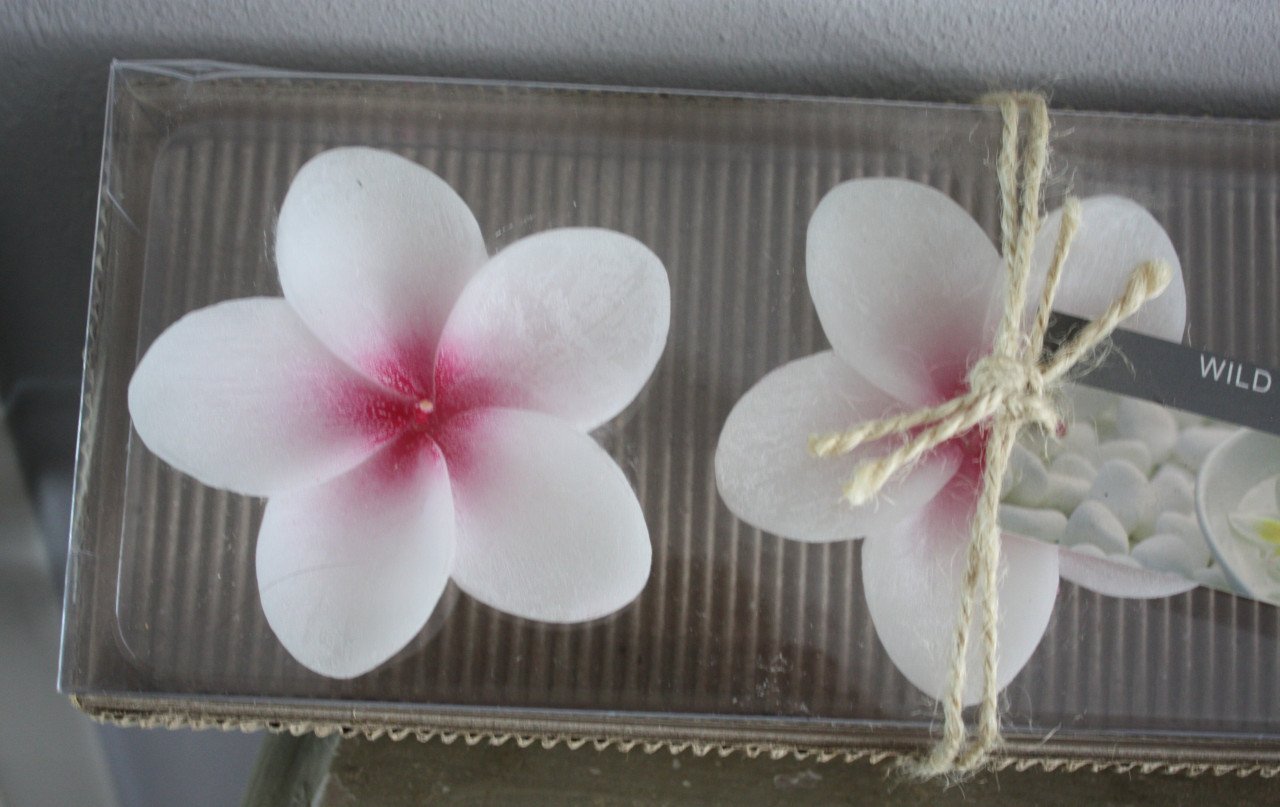 Nieuw in verpakking wild frangipani kaarsen drijfkaarsen