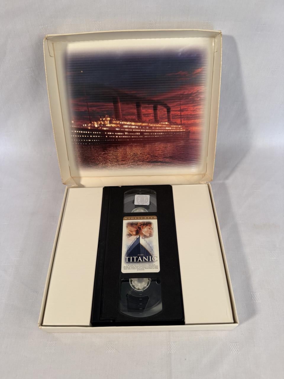 Titanic Collector’s Gift Box VHS + 35 mm filmstrip en fotokaarten