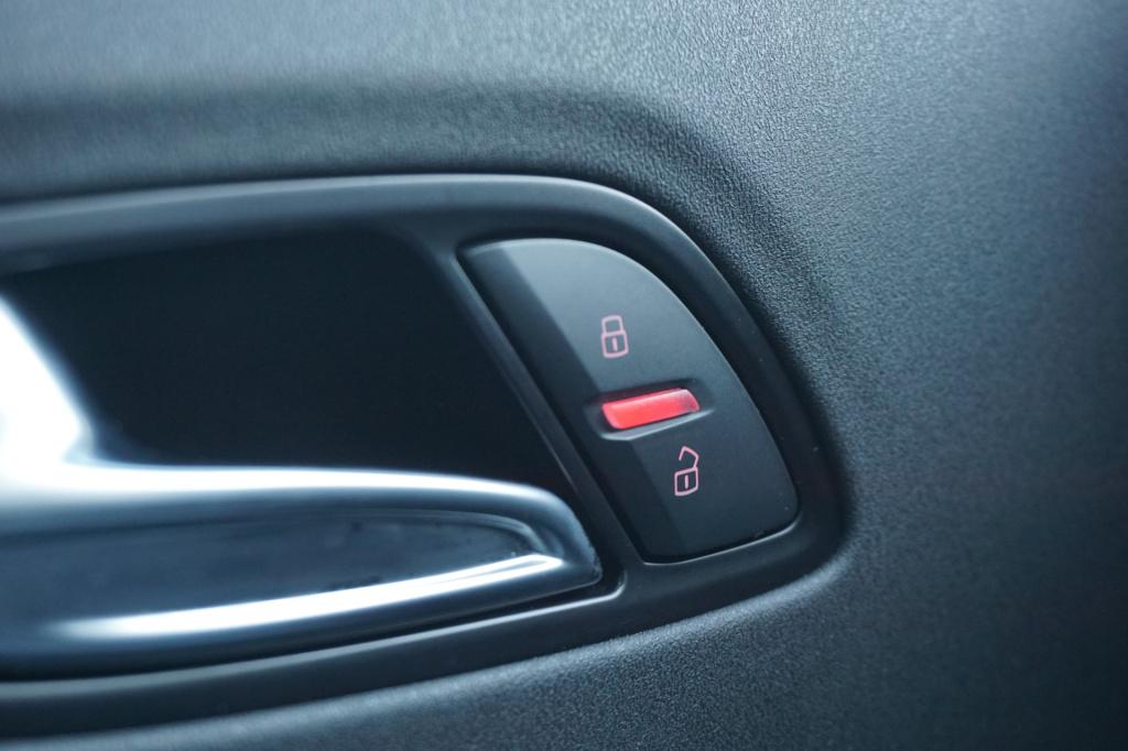 Audi TT roadster 1.8 tfsi airco / carplay / cruise / camera / sport velgen 