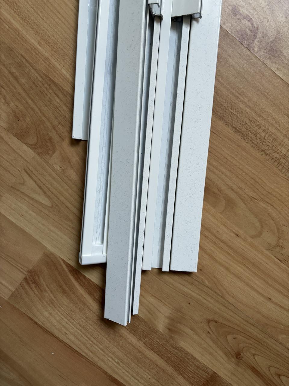 Ophang rail voor lijsten