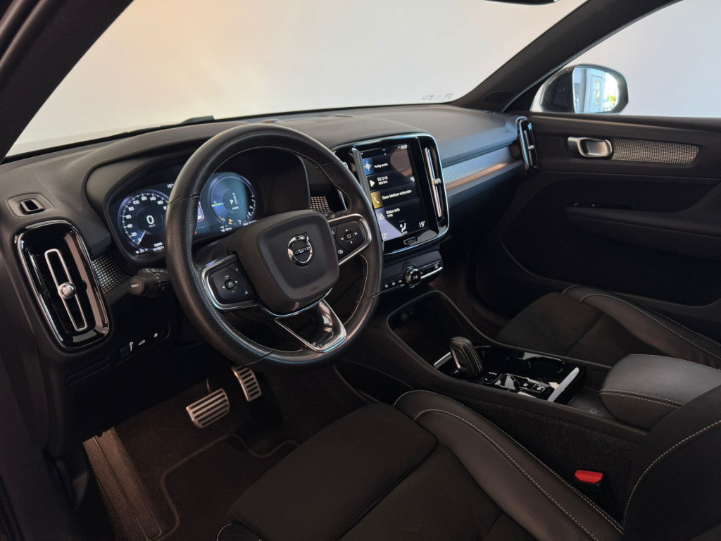 Volvo XC40 1.5 t4 recharge r-design black edition