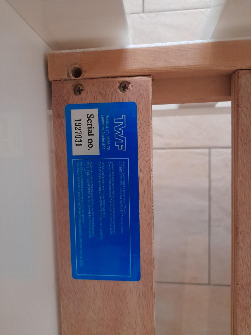 Prachtig wit stevig ledikantje (in goede nette staat ) TWF