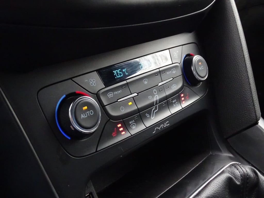 Ford Focus wagon 2.0 st-3 250pk | camera | recaro | 19"