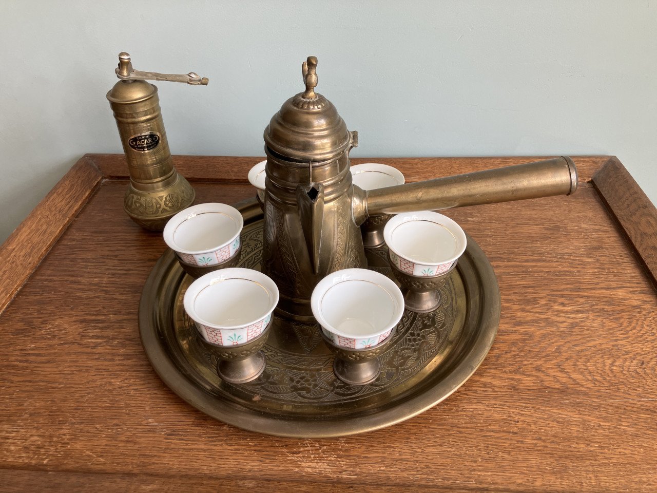Mooie, bijzondere, vintage arabische koffieset uit Nazareth