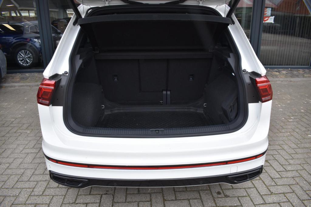 Volkswagen Tiguan 1.5 tsi r-line | black style | panoramadak | nap | camera