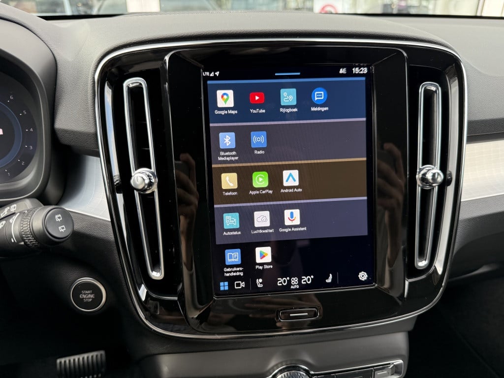 Volvo XC40 b4 197pk plus dark |adap.cruise| trekhaak | camera| elektrische