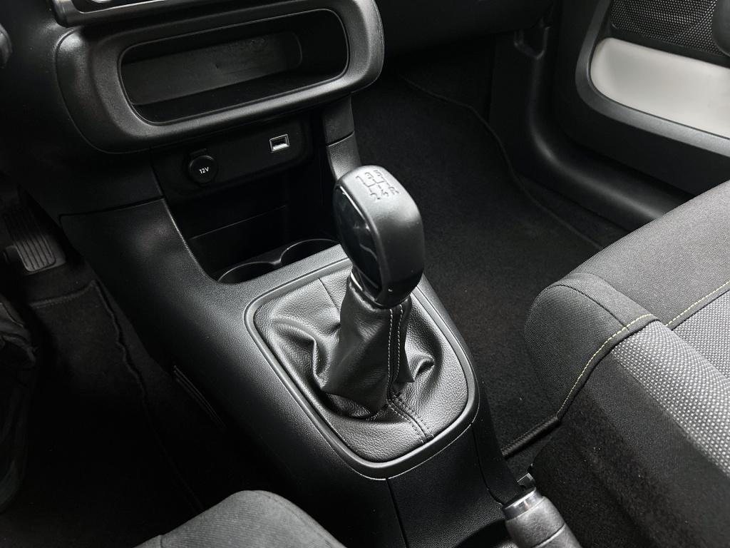 Citroen C3 82 pk shine | rijklaar | trekhaak | stoelverwarming | apple carp