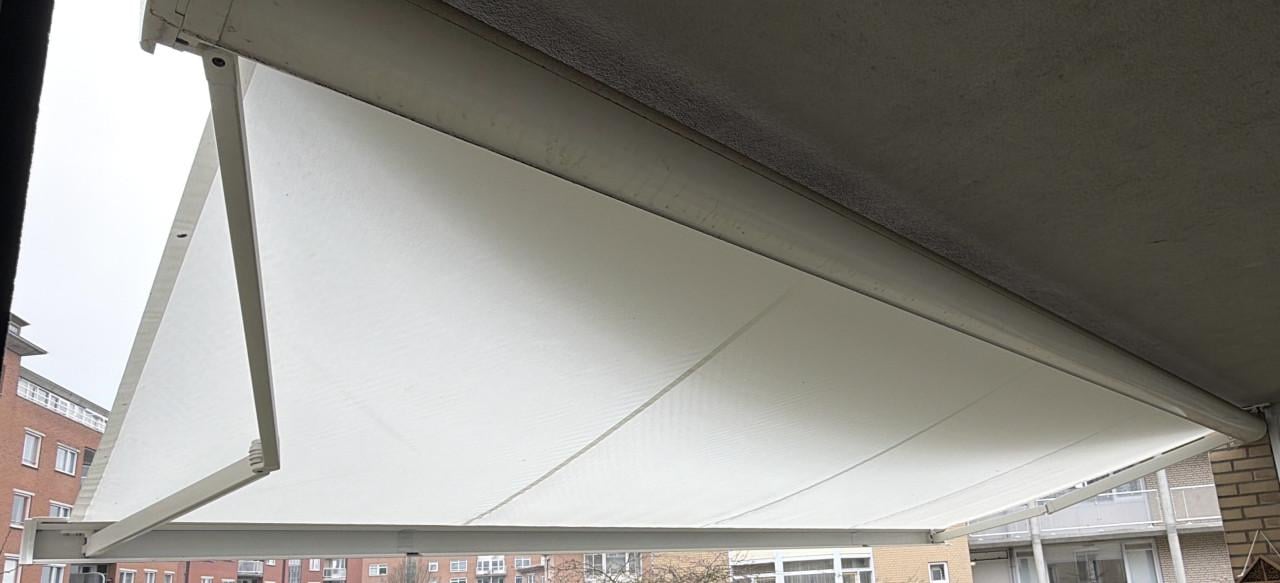 Elektrisch zonnescherm van Sunmaster wit