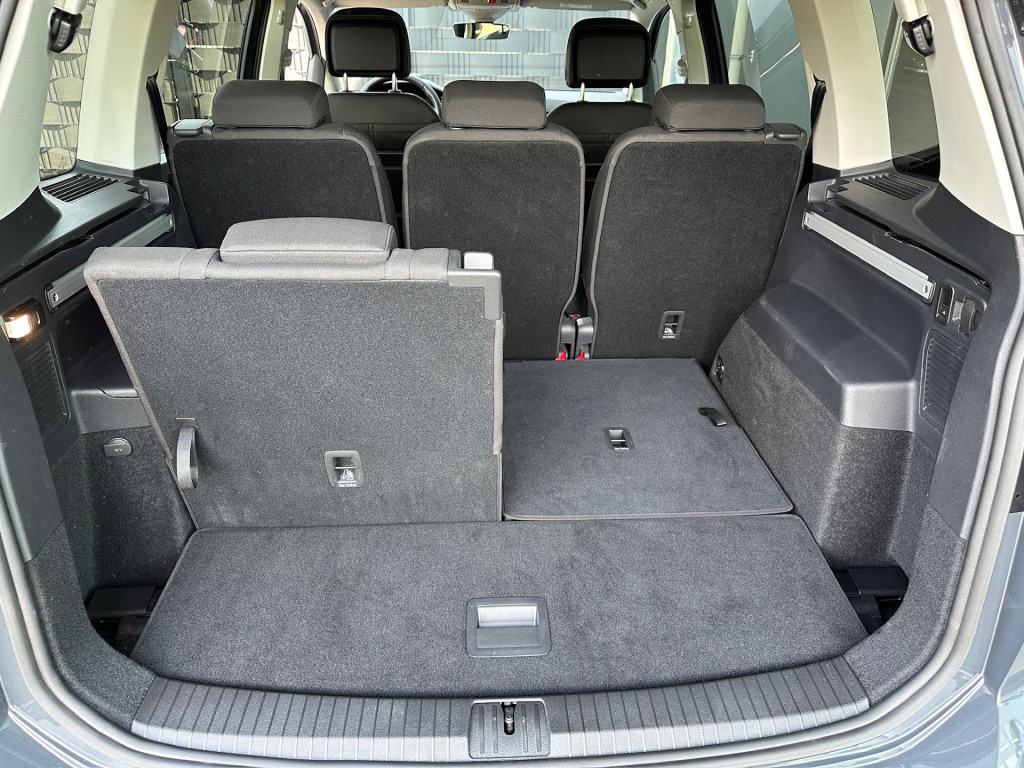 Volkswagen Touran 1.5 tsi 150pk dsg r-line highline | led | trekhaak | dode