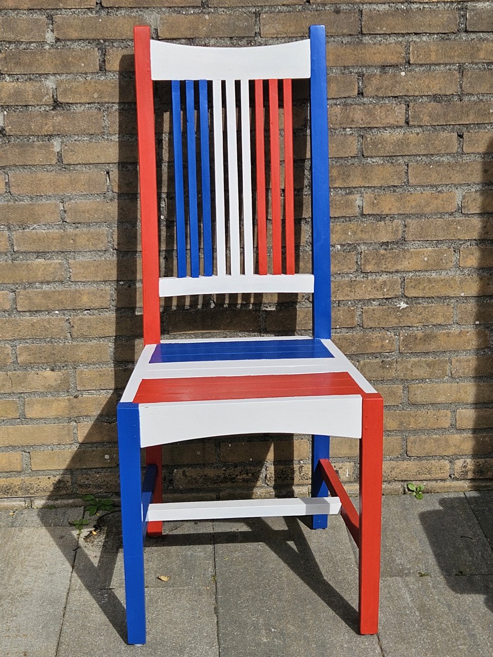 Met de hand geverfde stoelen