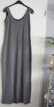 Lange jurk zwart wit gestreept maat L