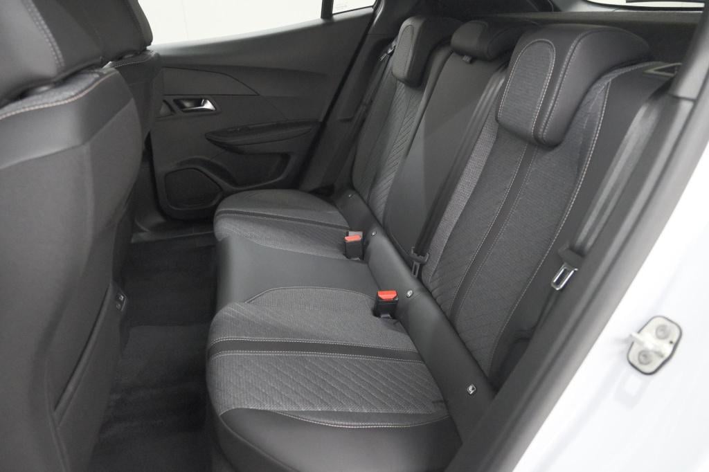 Peugeot 2008 puretech 130 eat8 allure | 360 camera | dodehoekdetectie | app