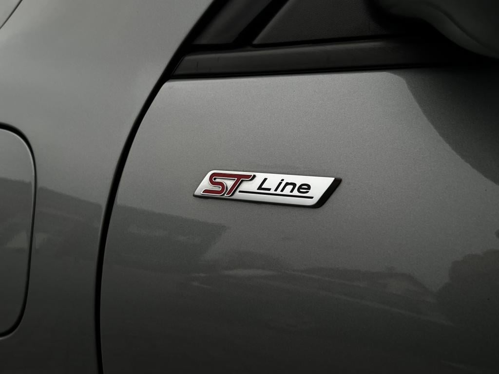 Ford Kuga 2.5 phev st-line x 225 pk | pdc v+a | camera | voorstoelen/stuur/