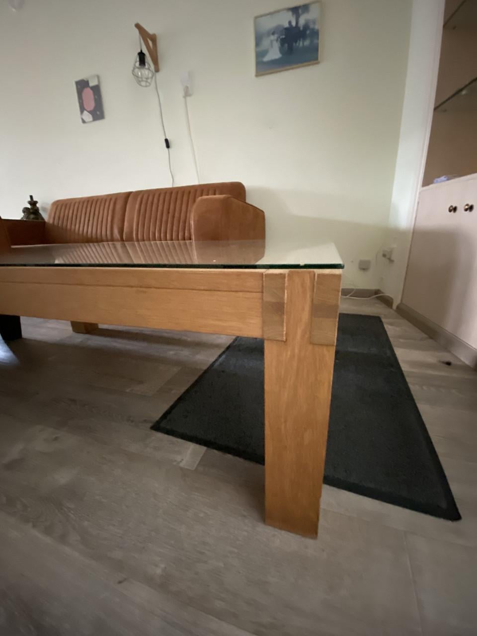 Licht eiken salontafel met glasplaat