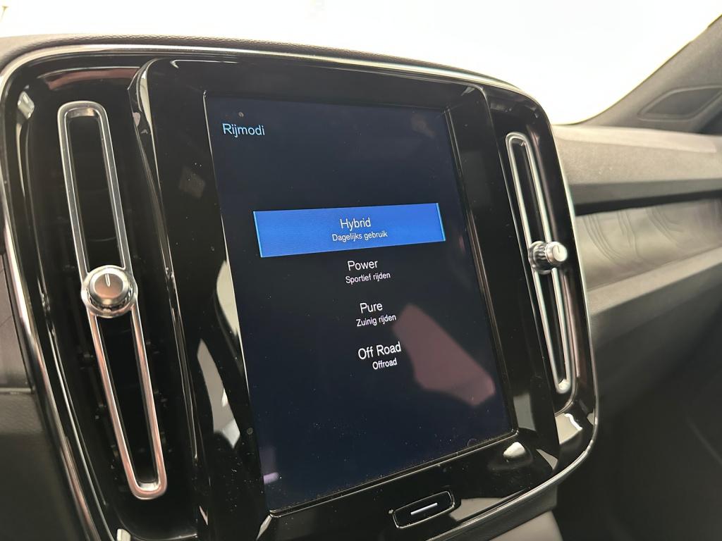 Volvo XC40 1.5 t4 plug-in hybrid ultimate dark | trekhaak | panoramadak | h