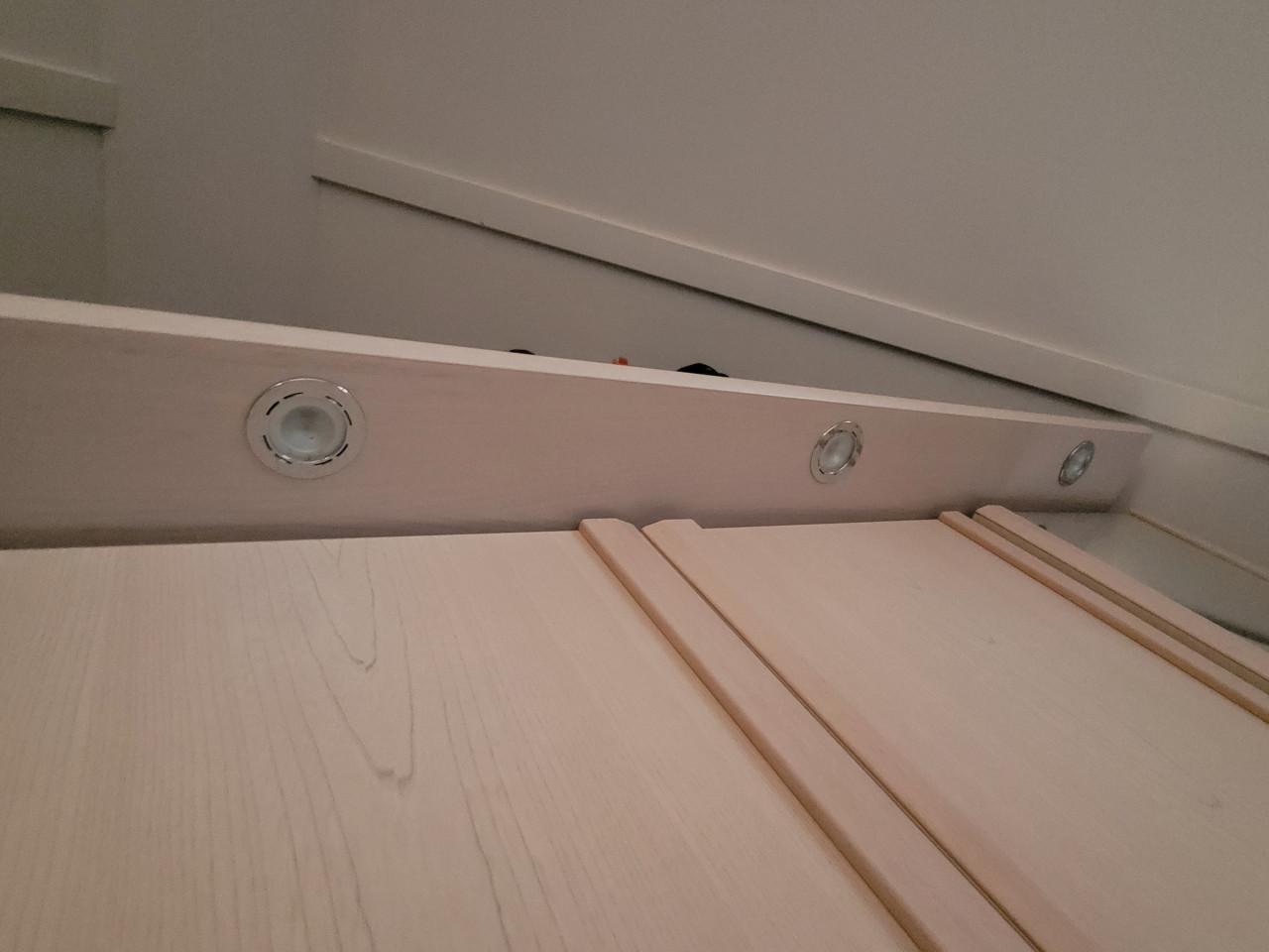 Compleet bed met klerenkast