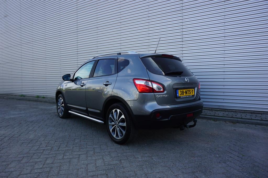 Nissan Qashqai 2.0 tekna airco / navi / cruise / camera / pano / stoelverw.