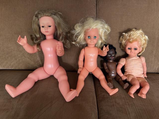 Diverse oude poppen.   eind jaren '60. begin 70.