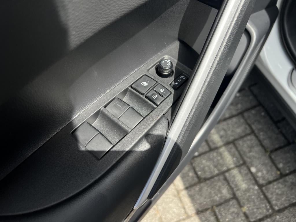 Toyota Corolla Cross hybrid 140 style | panoramadak | stoel en stuurverwarm